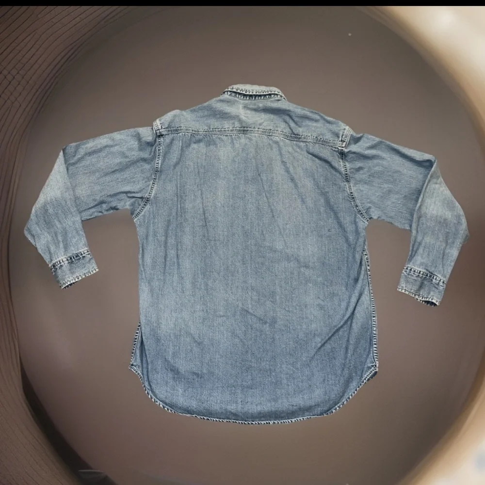 Vintage Gap Jean Distressed Blue Denim Bottom Down Chest Pockets Shirt Sz Medium